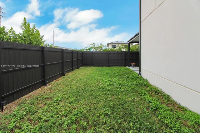 4 of 37 - 320 Nw 13th Court, Florida City, FL