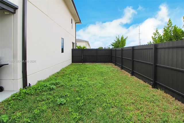 5 of 37 - 320 Nw 13th Court, Florida City, FL