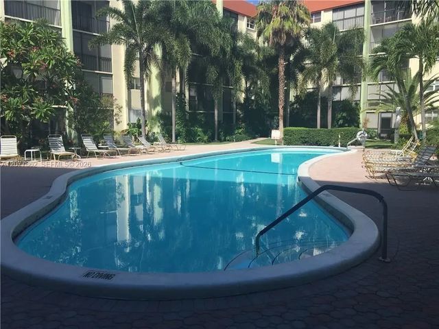 3 of 9 - 5321 Ne 24th Terrace #502a, Fort Lauderdale, FL