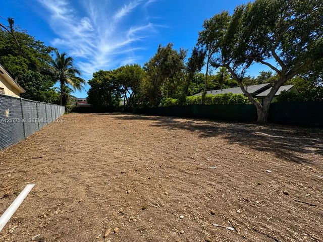 4 of 13 - 250 Nw 51st Street, Miami, FL