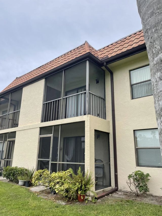 2 of 19 - 7101 Golf Colony Court #201, Lake Worth, FL