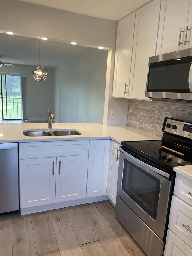 4 of 19 - 7101 Golf Colony Court #201, Lake Worth, FL
