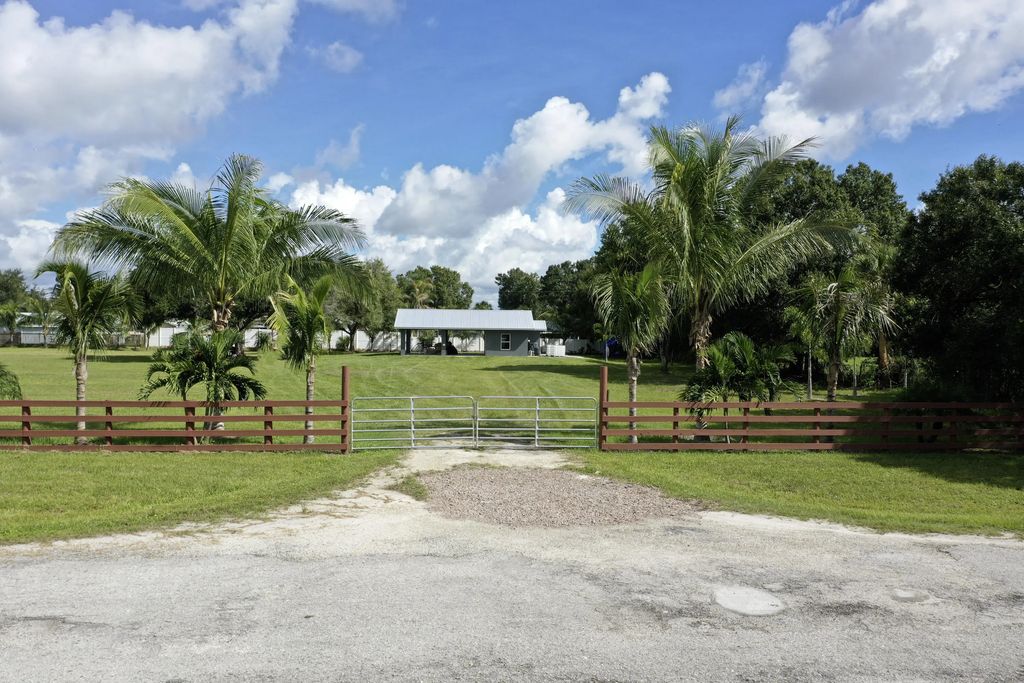 2055 Sw 3rd Street, Okeechobee