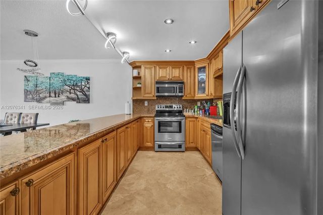 4 of 26 - 19370 Collins Avenue #919, Sunny Isles Beach, FL