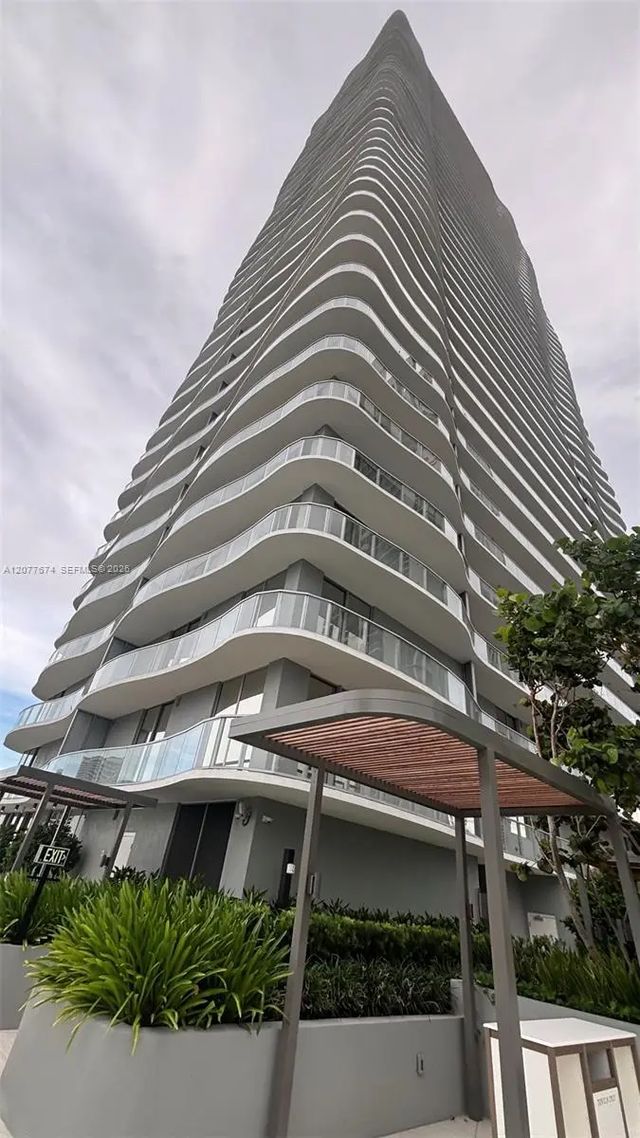 2 of 41 - 1400 Biscayne Boulevard #2106, Miami, FL