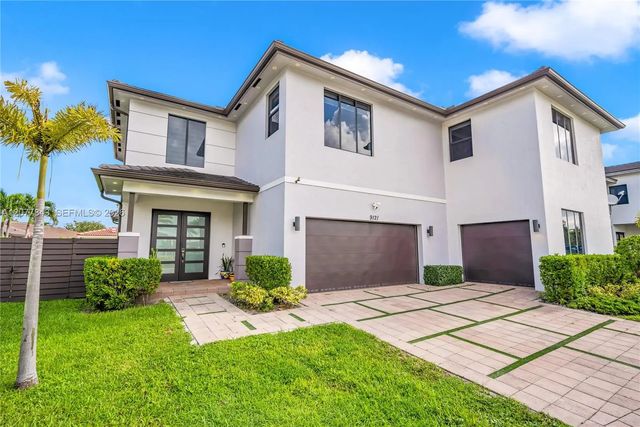 9121 Nw 161st Terrace, Miami Lakes