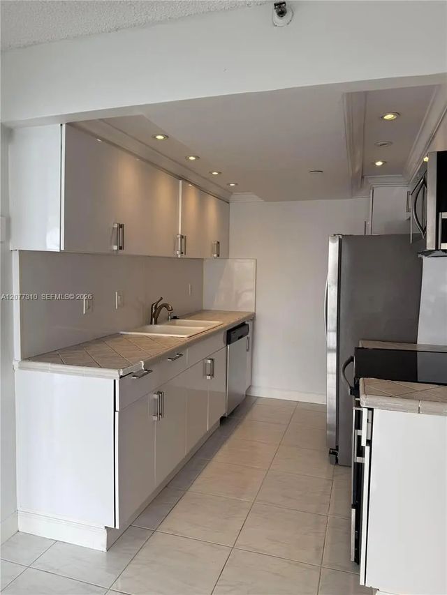 5 of 23 - 17500 N Bay Road #s907, Sunny Isles Beach, FL