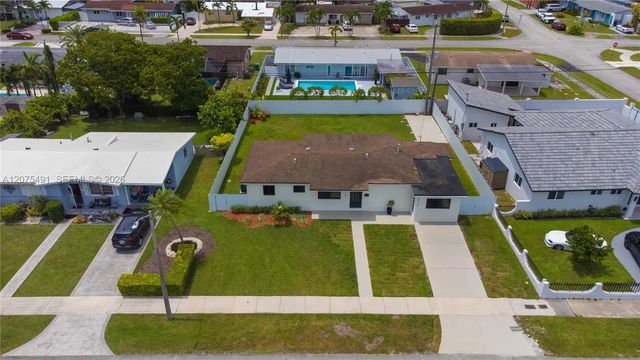 2 of 28 - 4212 Sw 98th Avenue, Miami, FL