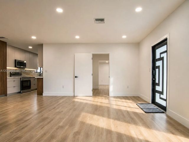 4 of 28 - 4212 Sw 98th Avenue, Miami, FL