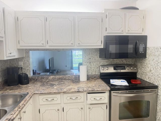 5 of 10 - 2640 Garden Drive S #202, Lake Worth, FL