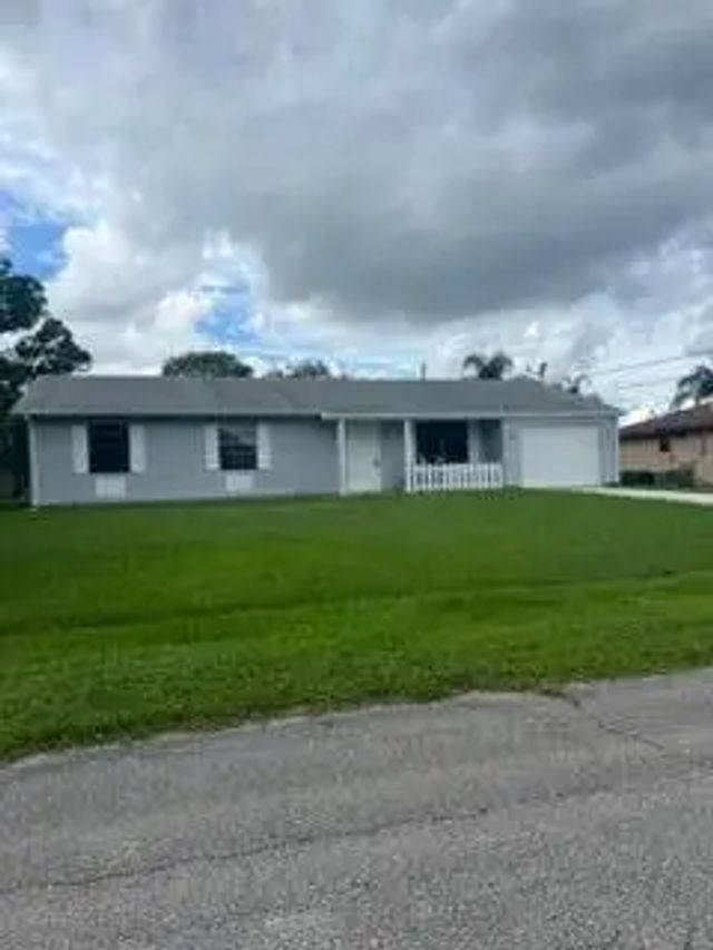 2556 Se Hallahan Street, Port St. Lucie