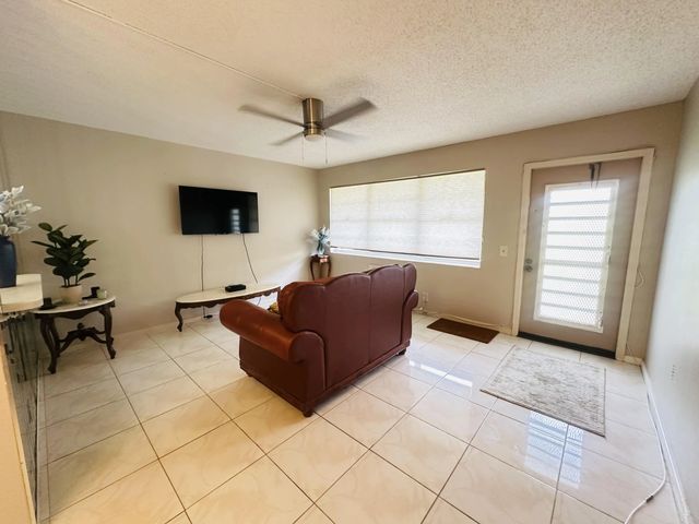 2 of 56 - 271 Farnham L, Deerfield Beach, FL