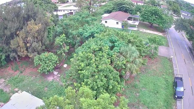 Photo of 5438/5440 Fourth Avenue, Fort Myers FL