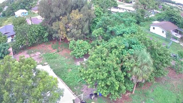 2 of 27 - 5438/5440 Fourth Avenue, Fort Myers, FL