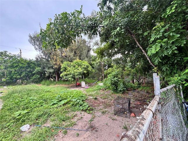 3 of 27 - 5438/5440 Fourth Avenue, Fort Myers, FL