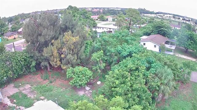 5 of 27 - 5438/5440 Fourth Avenue, Fort Myers, FL