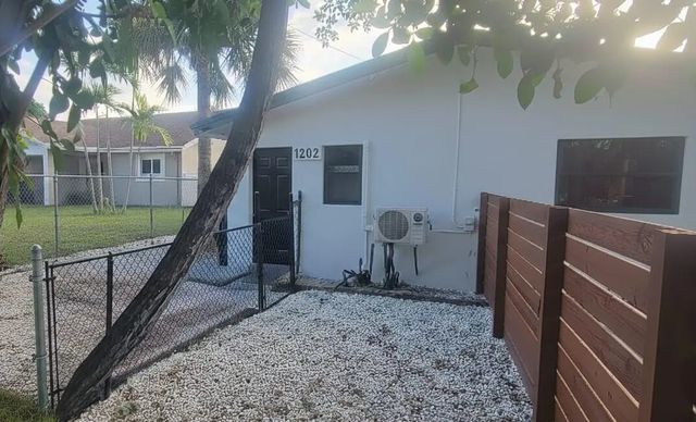 4 of 28 - 1202 Ne 3rd Avenue, Fort Lauderdale, FL