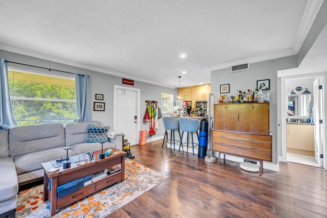 811 Ne 14th Place, Fort Lauderdale
