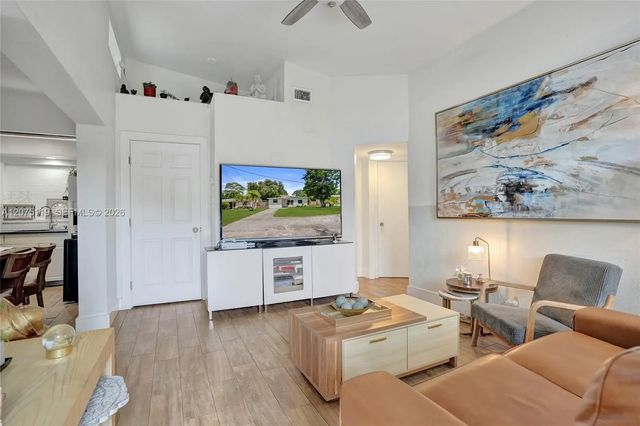 2701 Garfield Street, Hollywood