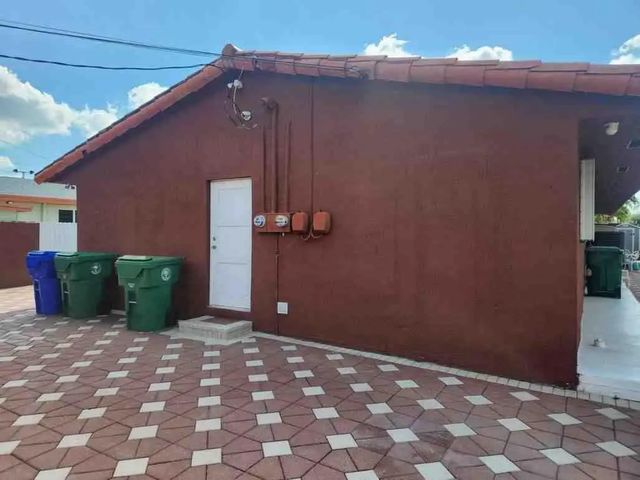 4 of 25 - 1195 Nw 30th Place, Miami, FL