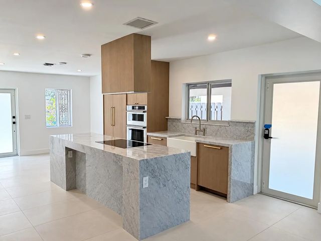 2 of 18 - 1516 Ne 15th Avenue, Fort Lauderdale, FL