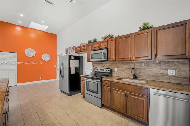 3 of 18 - 401 Leslie Drive, Hallandale Beach, FL