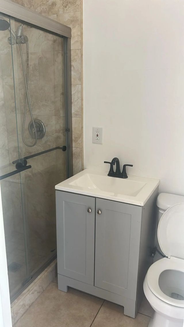810 Nw 40th #1-3, Oakland Park