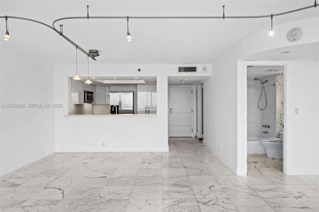 4 of 19 - 400 S Pointe Drive #1905, Miami Beach, FL