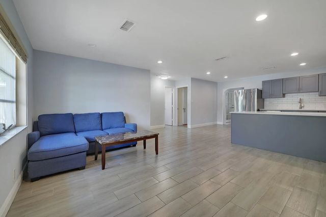 5 of 41 - 1060 Nw 49th Court, Deerfield Beach, FL
