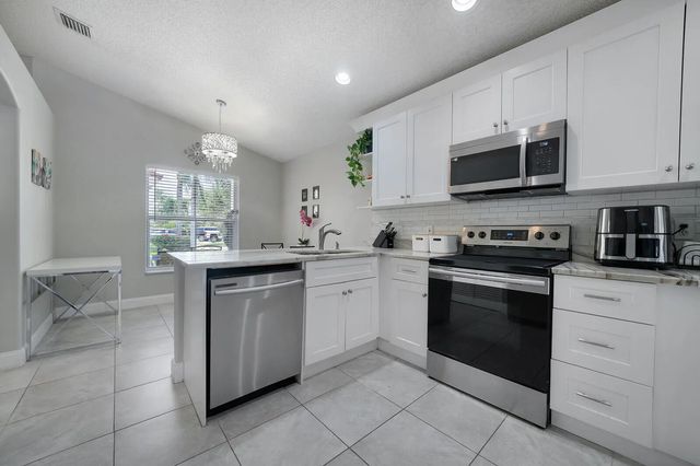 3 of 39 - 6376 Barton Creek Circle, Lake Worth, FL