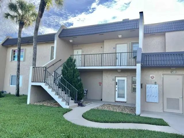 120 Lake Meryl Drive #220, West Palm Beach