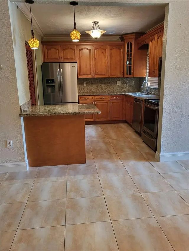 5 of 39 - 780 Ne 199th Street #101e, Miami, FL