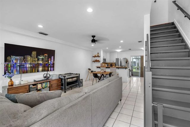 4 of 41 - 2916 Dorchester Lane, Cooper City, FL