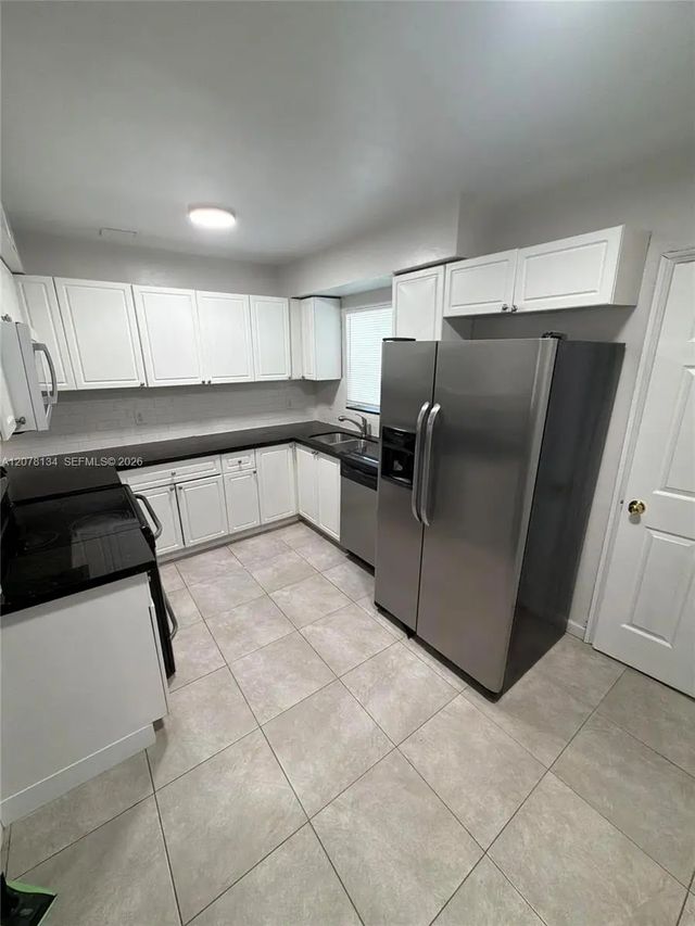 2 of 7 - 942 Nw 11th Court, Fort Lauderdale, FL