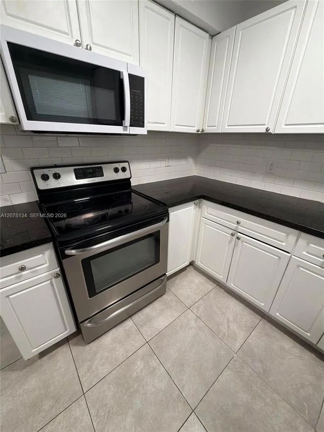 3 of 7 - 942 Nw 11th Court, Fort Lauderdale, FL