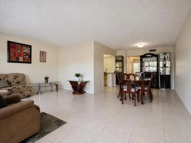 3 of 16 - 307 Greenbrier B, West Palm Beach, FL