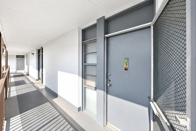 2 of 30 - 20400 W Country Club Drive #609, Aventura, FL