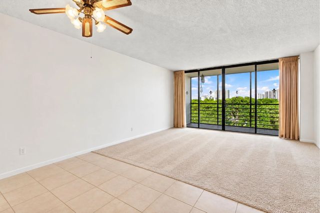 3 of 30 - 20400 W Country Club Drive #609, Aventura, FL