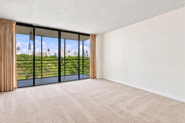 5 of 30 - 20400 W Country Club Drive #609, Aventura, FL