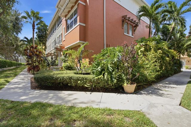3 of 44 - 960 Millbrae Court #6, West Palm Beach, FL