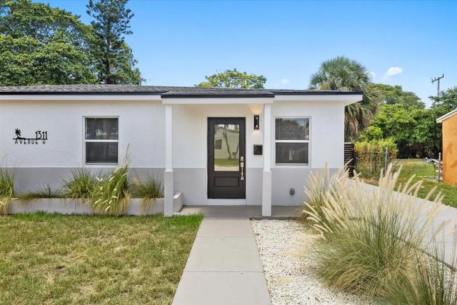 5 of 35 - 1311 Avenue H, Riviera Beach, FL