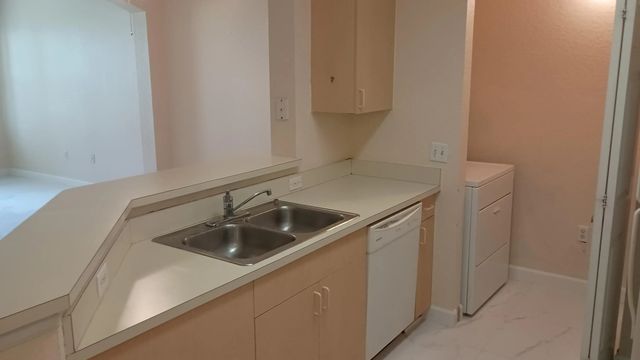 3 of 17 - 709 Belmont Lane #709, North Lauderdale, FL