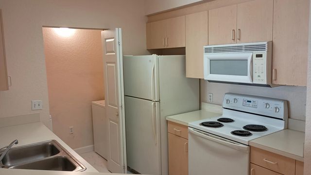 4 of 17 - 709 Belmont Lane #709, North Lauderdale, FL