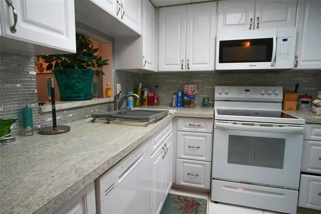 3 of 9 - 3774 Inverrary Boulevard #101p, Lauderhill, FL