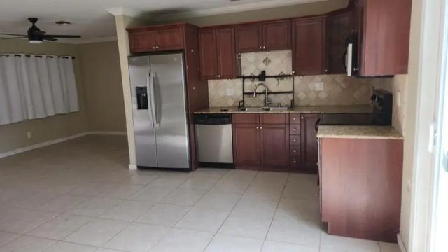 3 of 13 - 5811 Ne 6th Avenue, Oakland Park, FL
