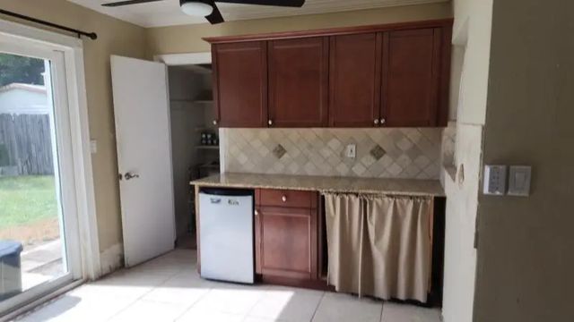 4 of 13 - 5811 Ne 6th Avenue, Oakland Park, FL