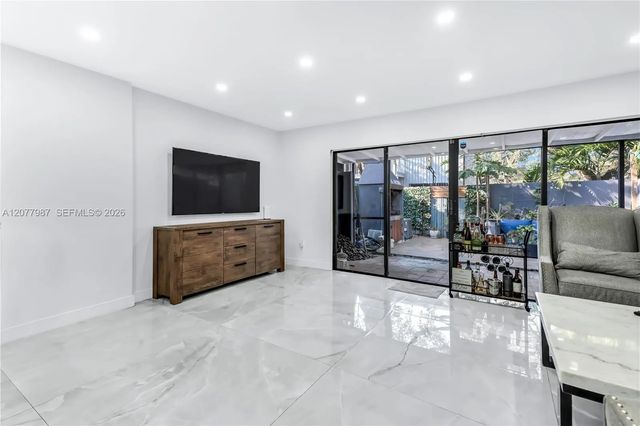 5 of 55 - 3321 Simms Street #13b, Hollywood, FL