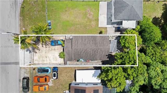 390 Ne 166th Street, North Miami