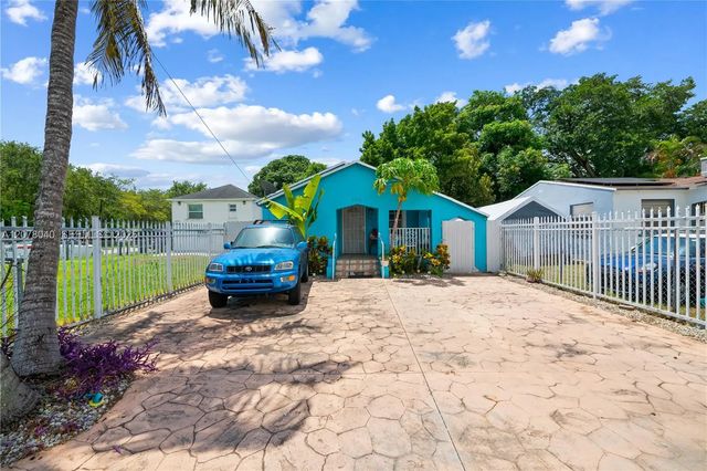 4 of 33 - 390 Ne 166th Street, North Miami, FL
