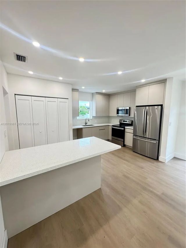 3 of 15 - 1115 W 51st Place, Hialeah, FL